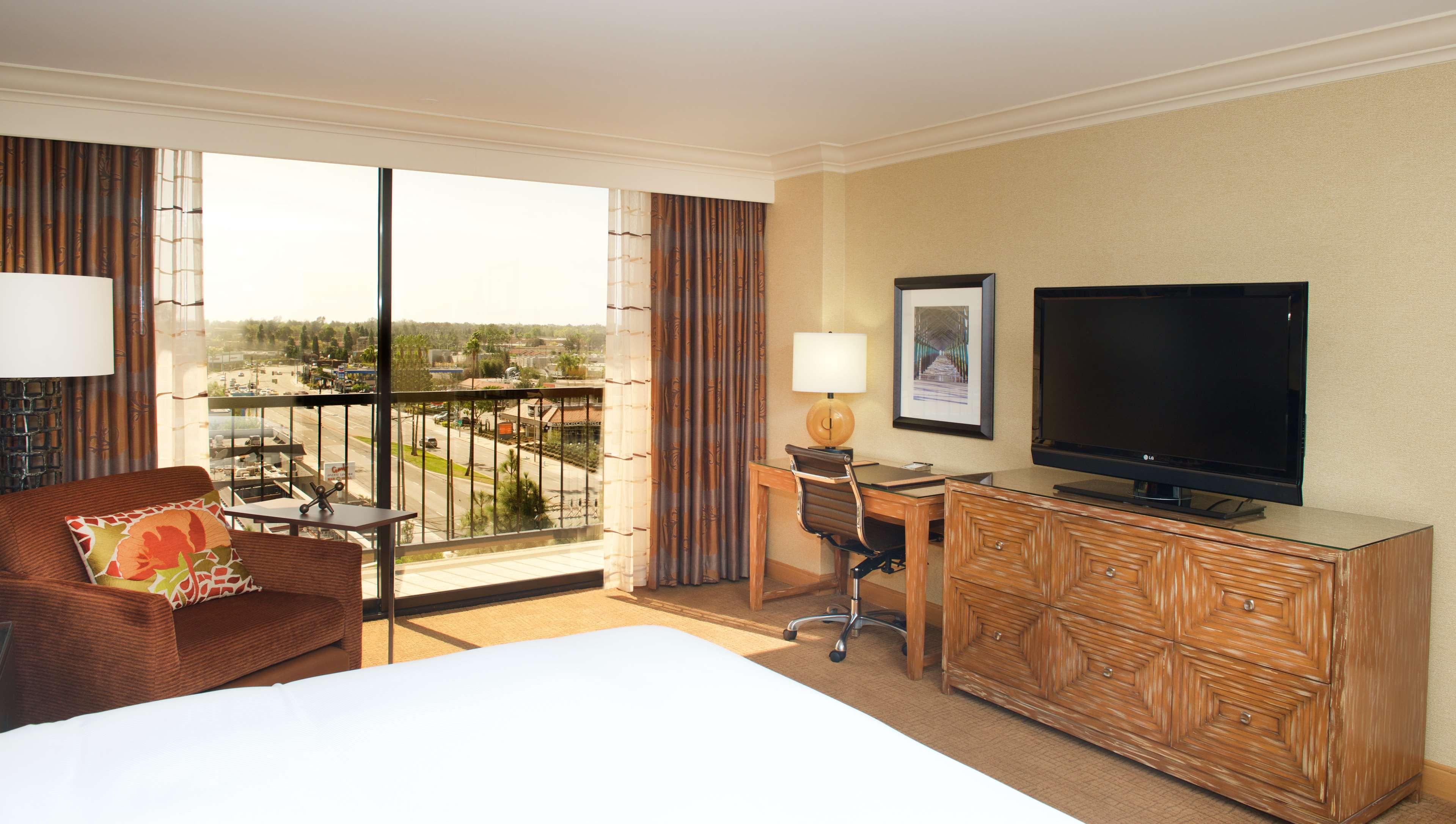 ฮิลตันออเรนจ์เคาน์ตี้ คอสตาเมซา โฮเต็ล Hotel ภายนอก รูปภาพ