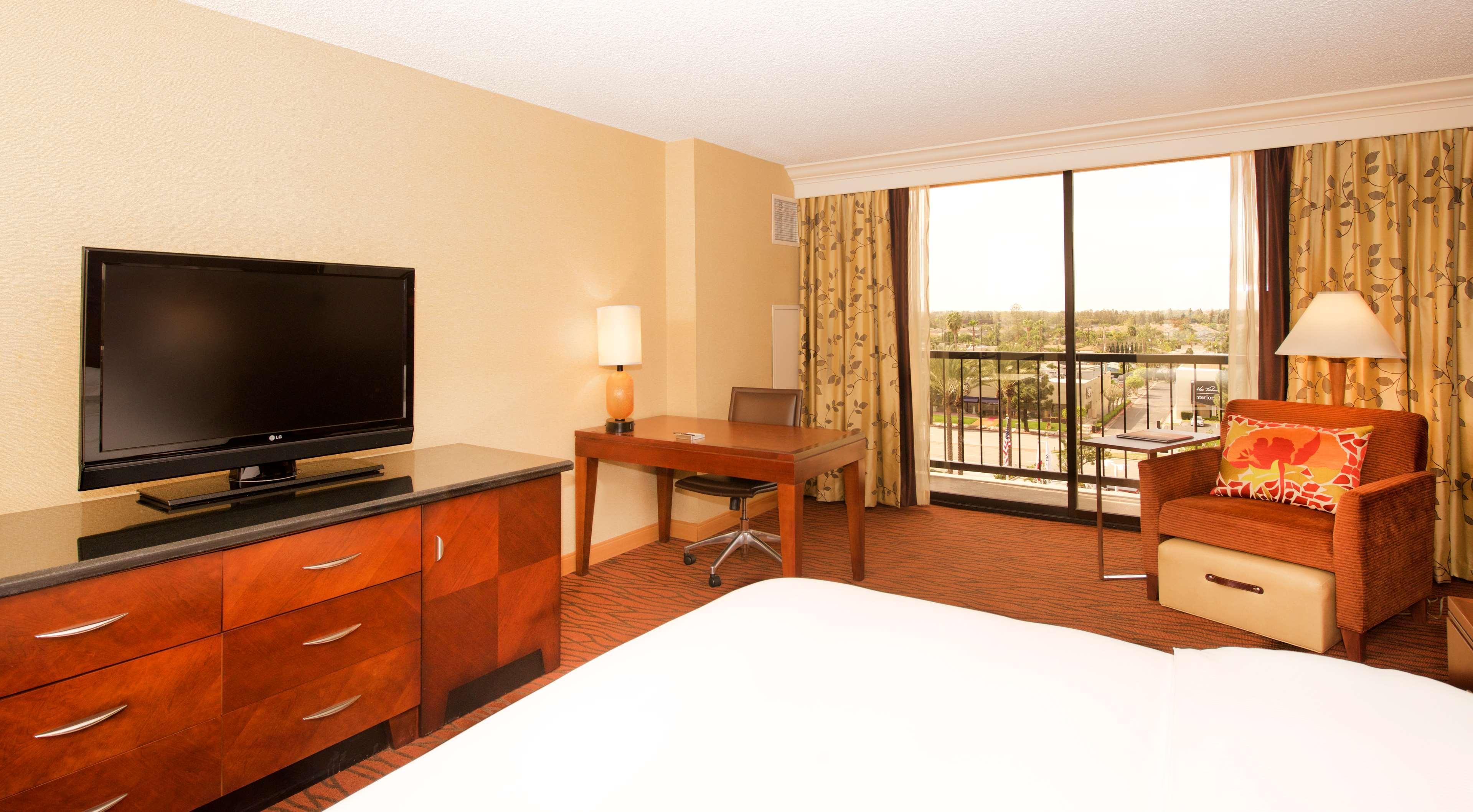 ฮิลตันออเรนจ์เคาน์ตี้ คอสตาเมซา โฮเต็ล Hotel ภายนอก รูปภาพ