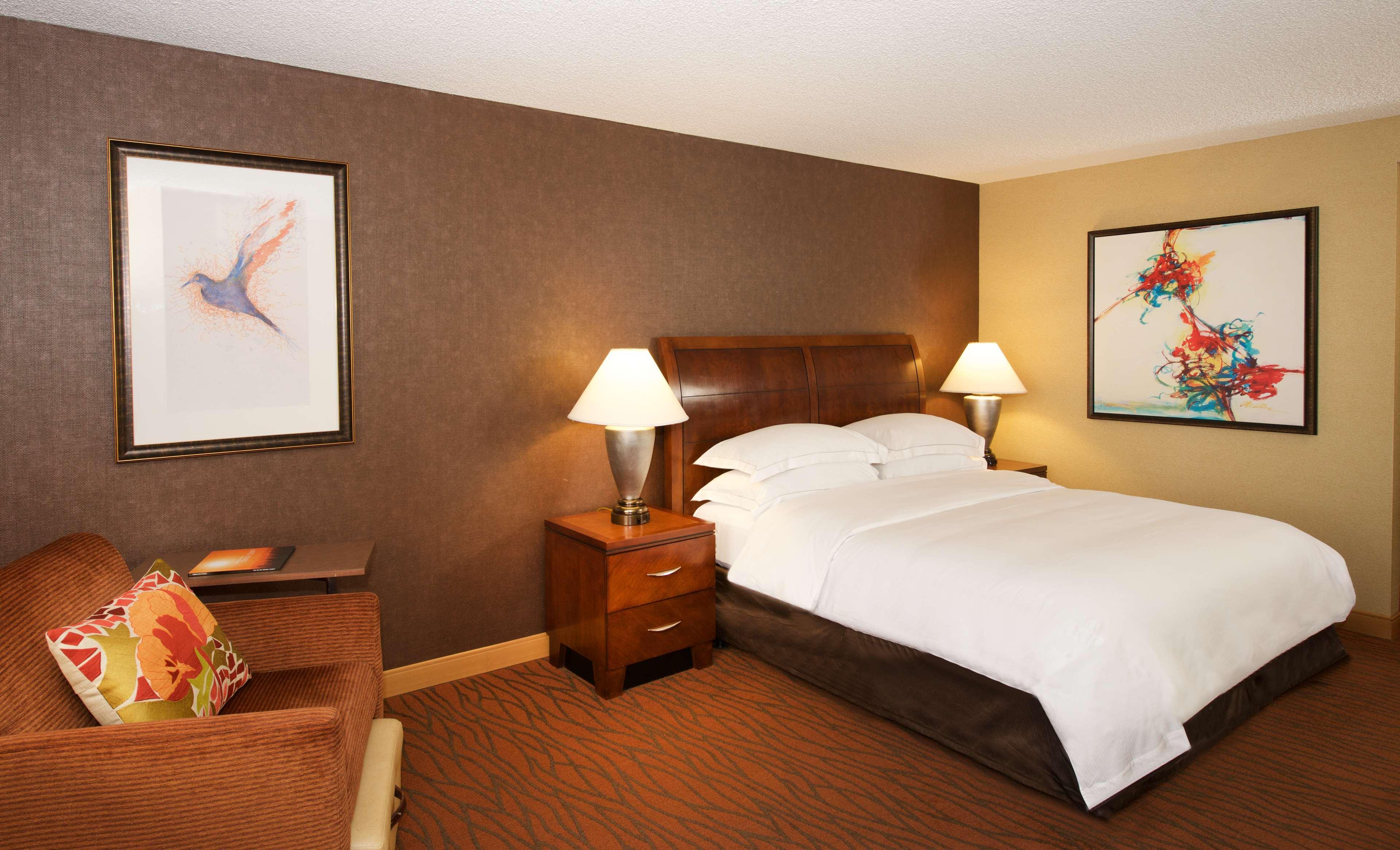 ฮิลตันออเรนจ์เคาน์ตี้ คอสตาเมซา โฮเต็ล Hotel ภายนอก รูปภาพ