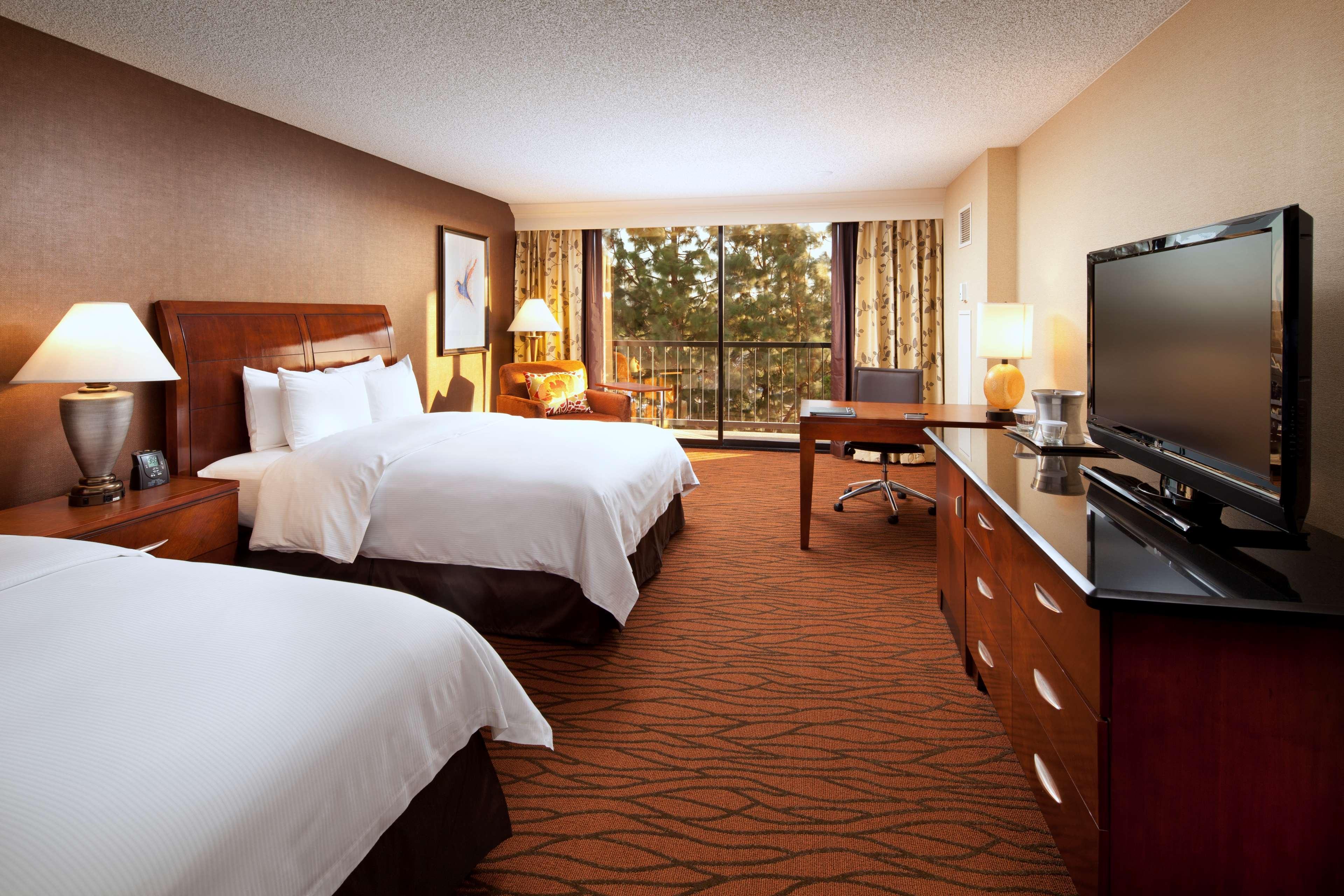ฮิลตันออเรนจ์เคาน์ตี้ คอสตาเมซา โฮเต็ล Hotel ภายนอก รูปภาพ