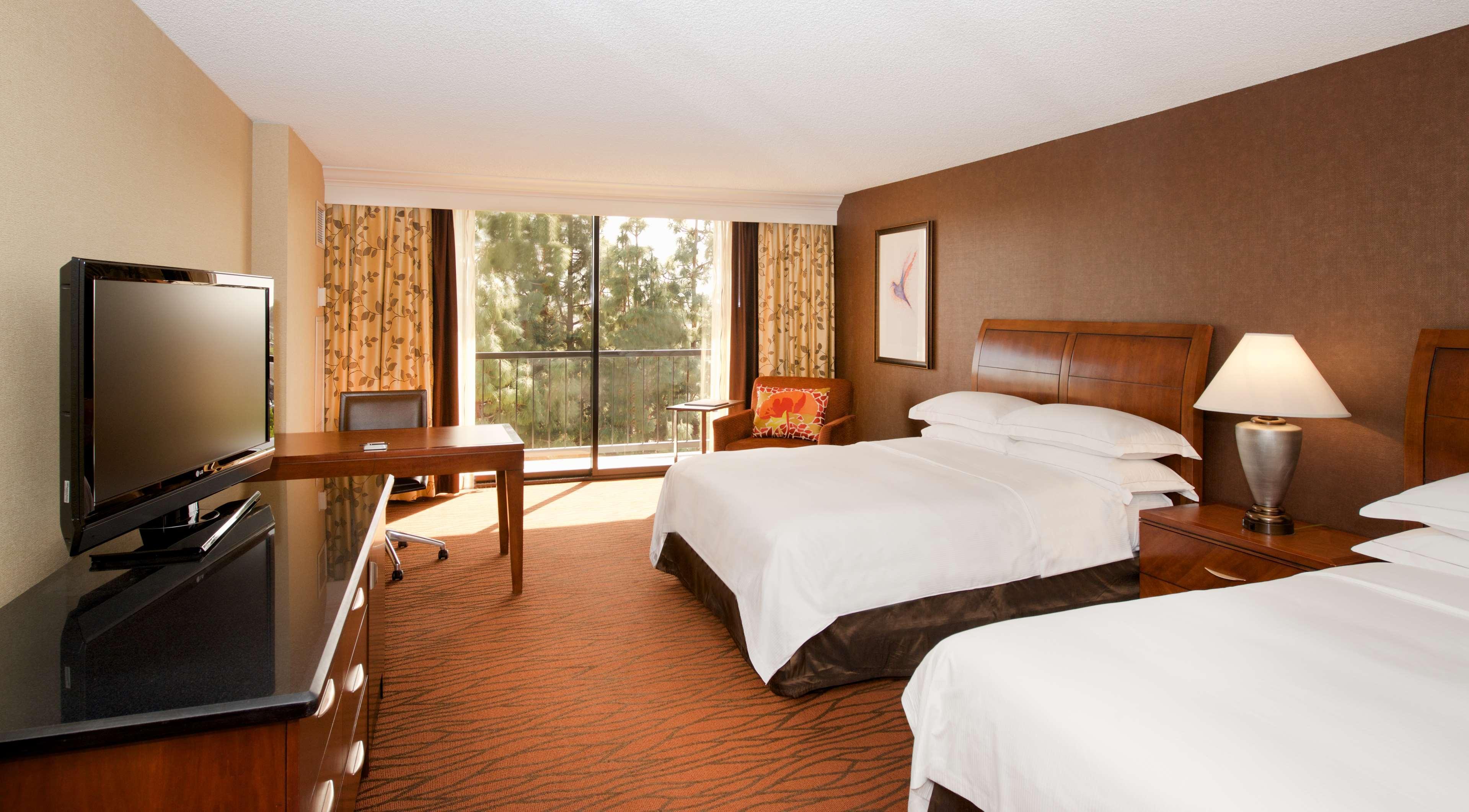 ฮิลตันออเรนจ์เคาน์ตี้ คอสตาเมซา โฮเต็ล Hotel ภายนอก รูปภาพ