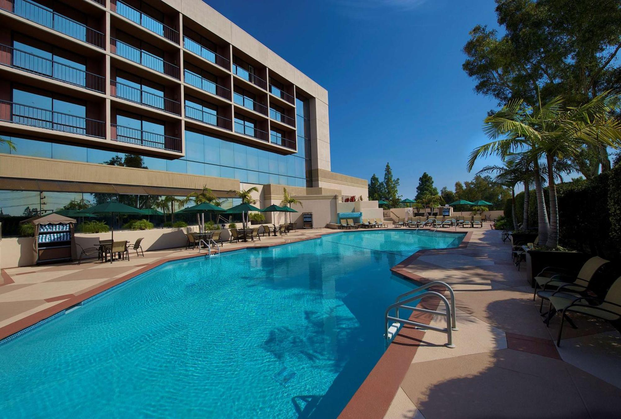 ฮิลตันออเรนจ์เคาน์ตี้ คอสตาเมซา โฮเต็ล Hotel ภายนอก รูปภาพ