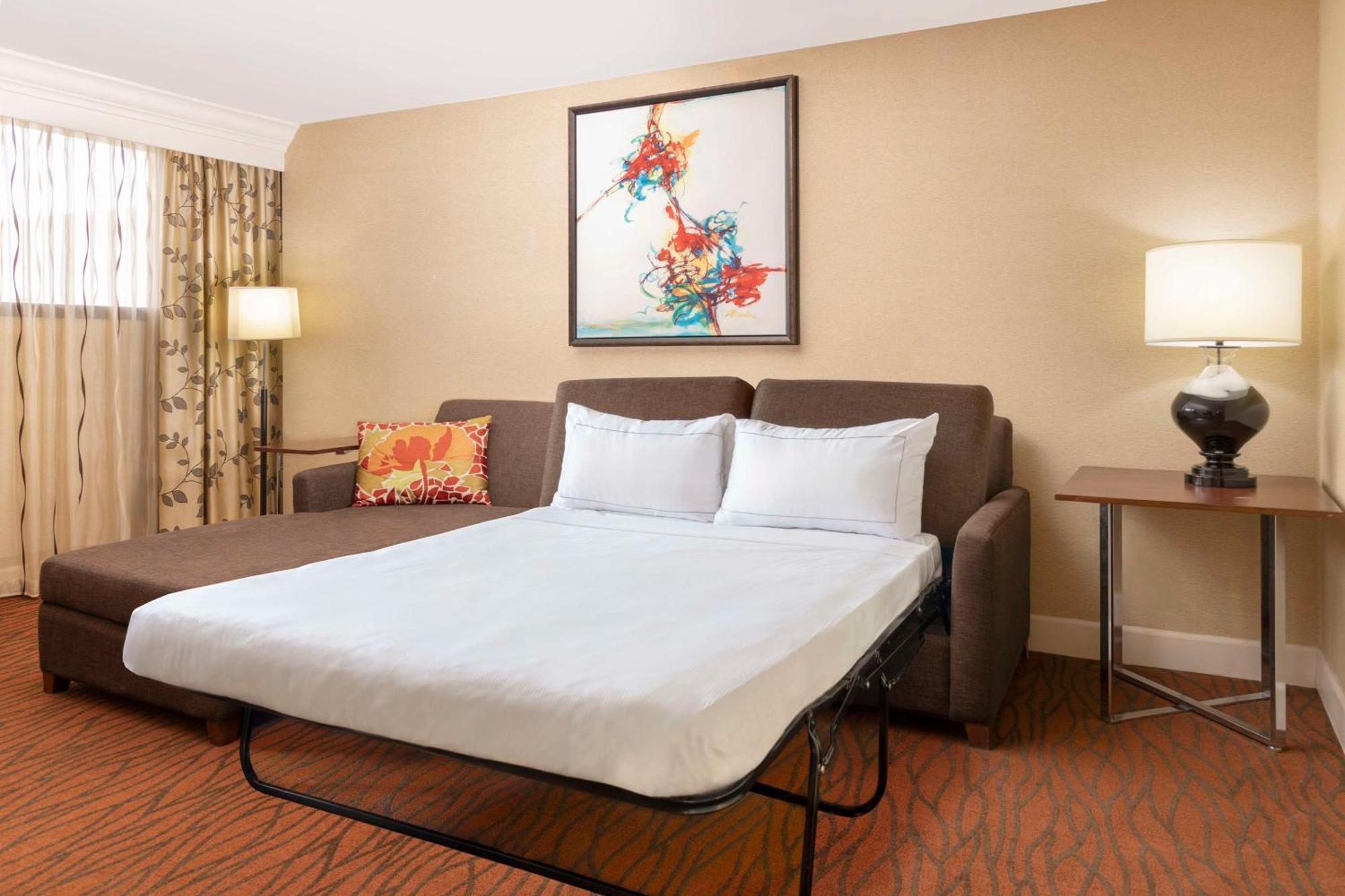 ฮิลตันออเรนจ์เคาน์ตี้ คอสตาเมซา โฮเต็ล Hotel ภายนอก รูปภาพ