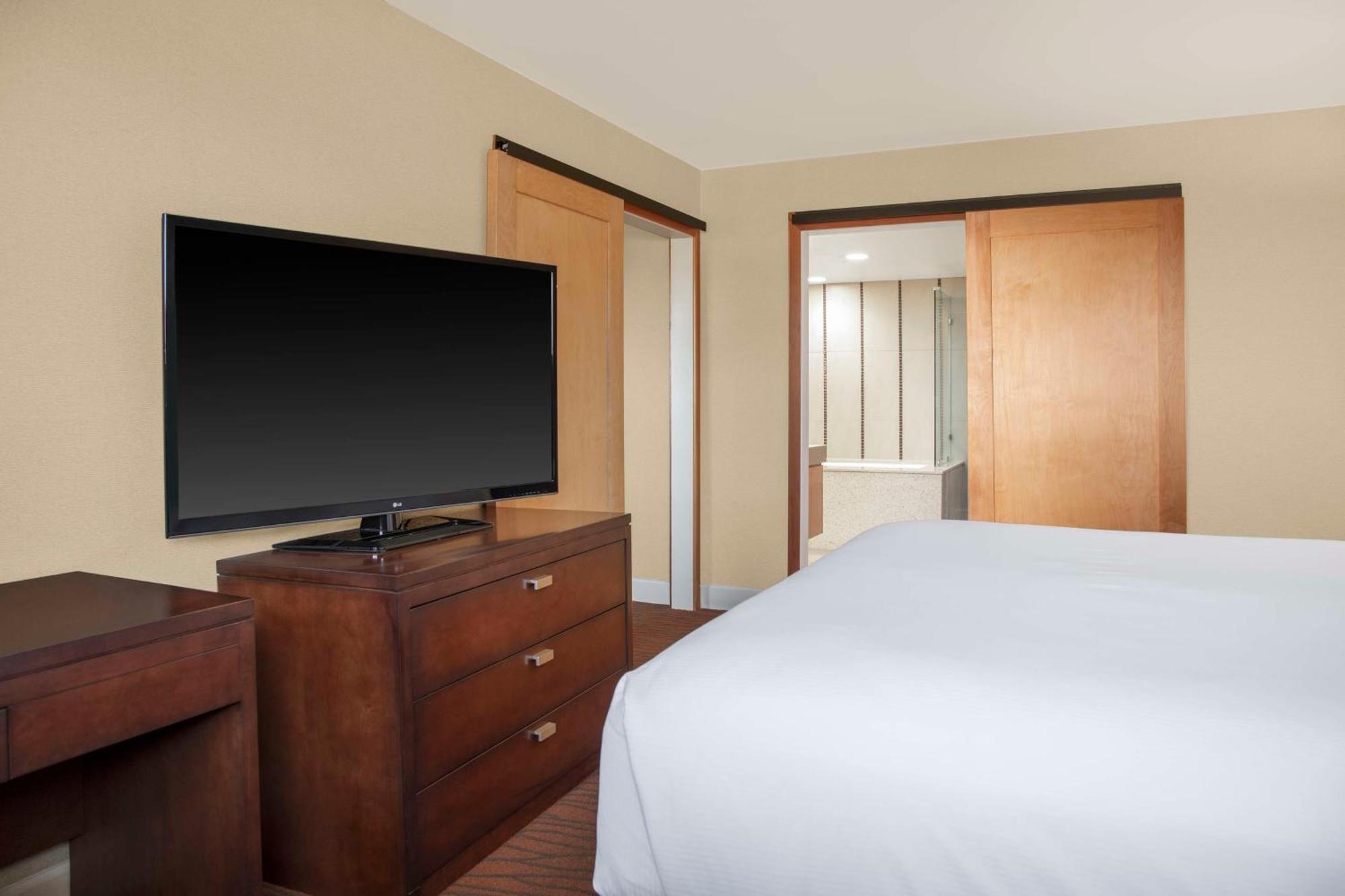 ฮิลตันออเรนจ์เคาน์ตี้ คอสตาเมซา โฮเต็ล Hotel ภายนอก รูปภาพ