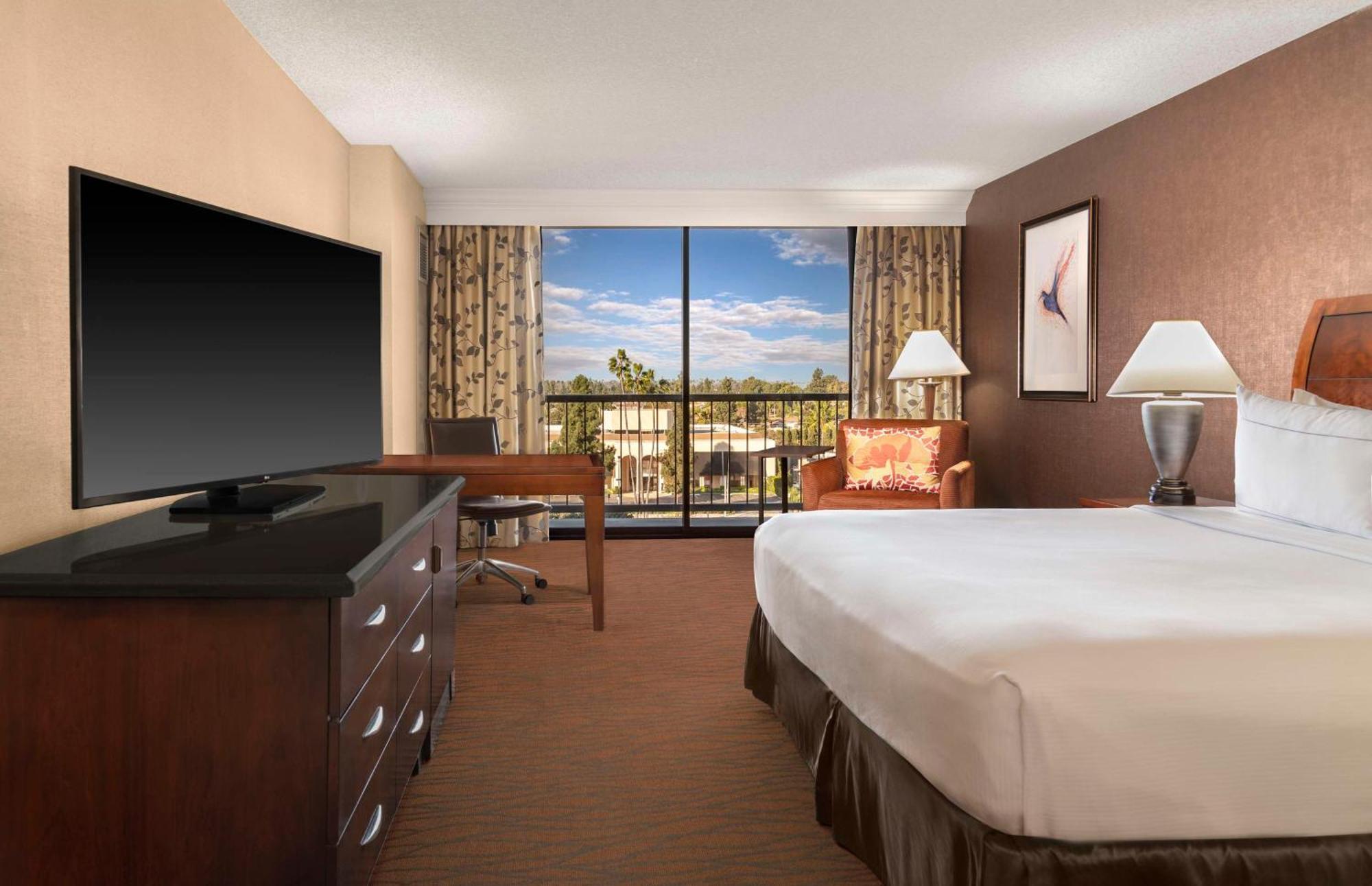 ฮิลตันออเรนจ์เคาน์ตี้ คอสตาเมซา โฮเต็ล Hotel ภายนอก รูปภาพ