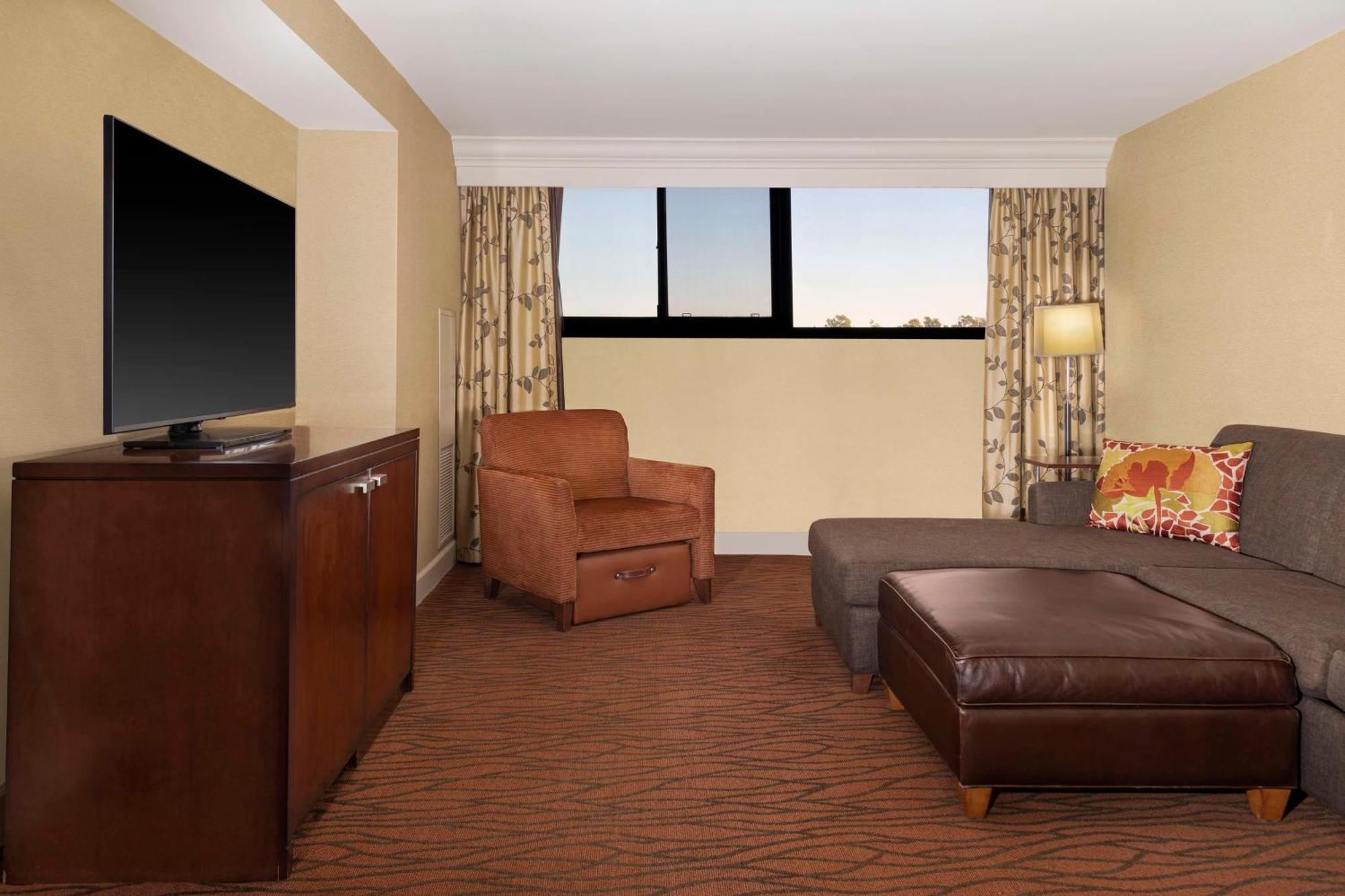 ฮิลตันออเรนจ์เคาน์ตี้ คอสตาเมซา โฮเต็ล Hotel ภายนอก รูปภาพ