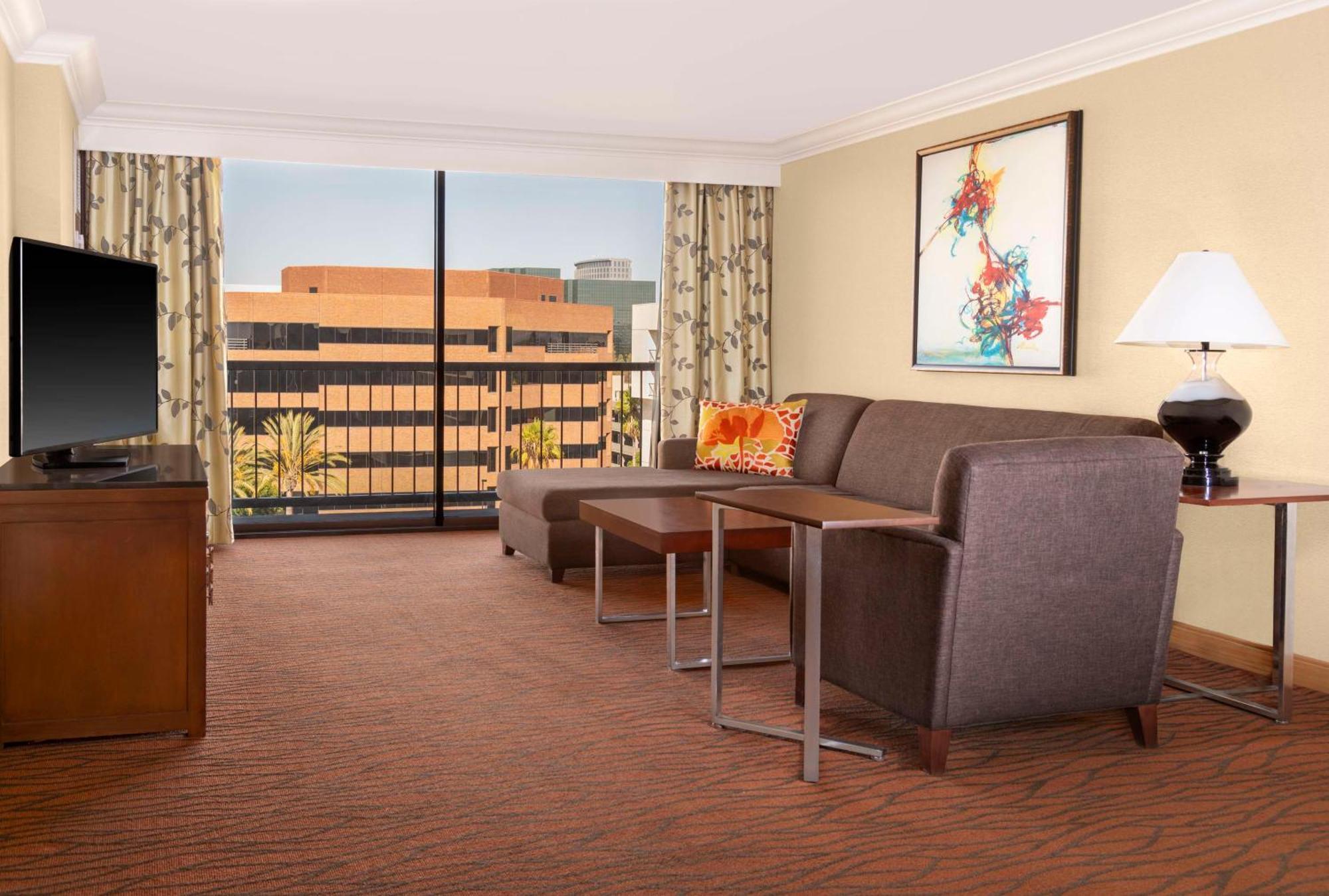 ฮิลตันออเรนจ์เคาน์ตี้ คอสตาเมซา โฮเต็ล Hotel ภายนอก รูปภาพ