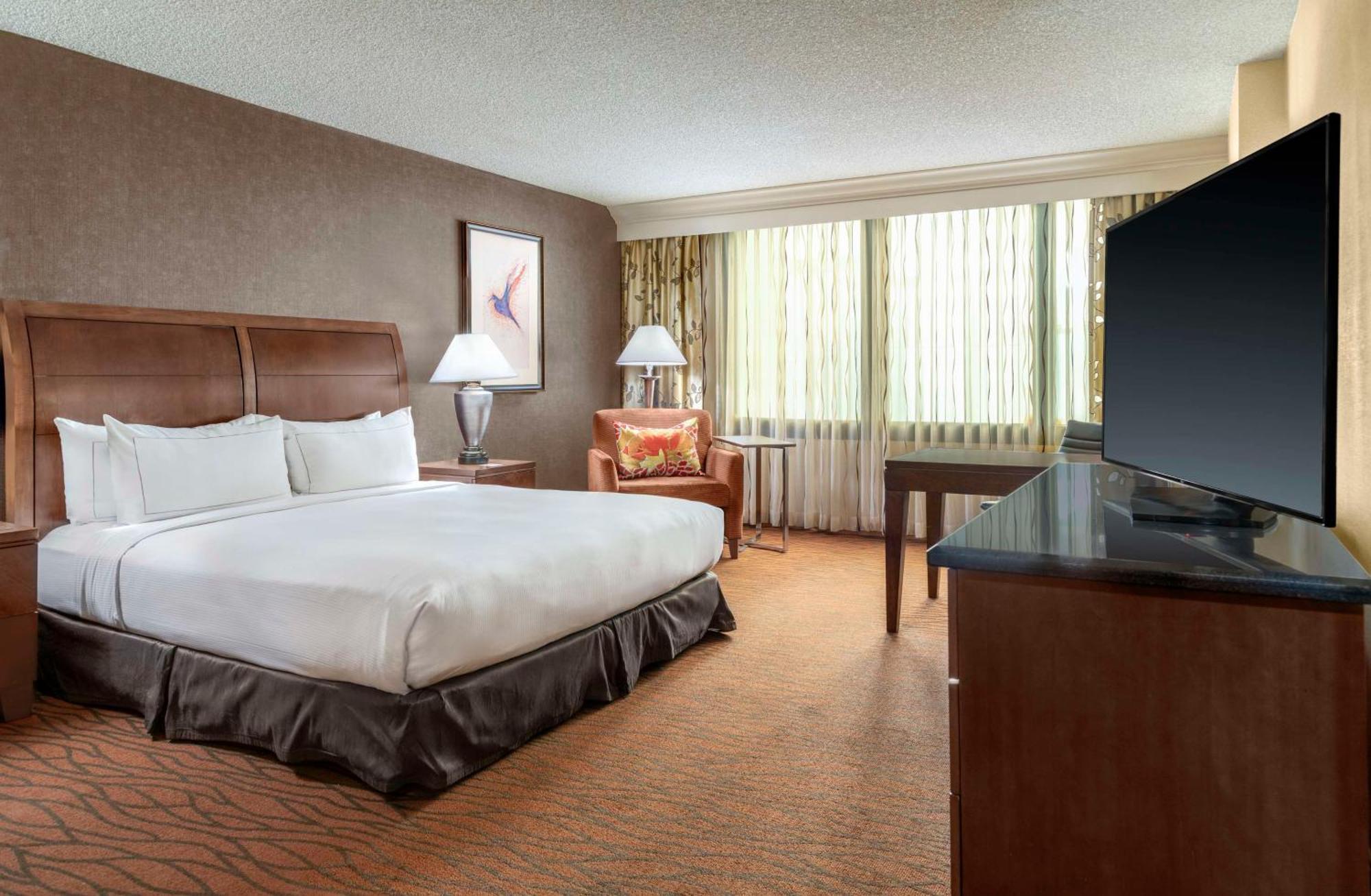 ฮิลตันออเรนจ์เคาน์ตี้ คอสตาเมซา โฮเต็ล Hotel ภายนอก รูปภาพ