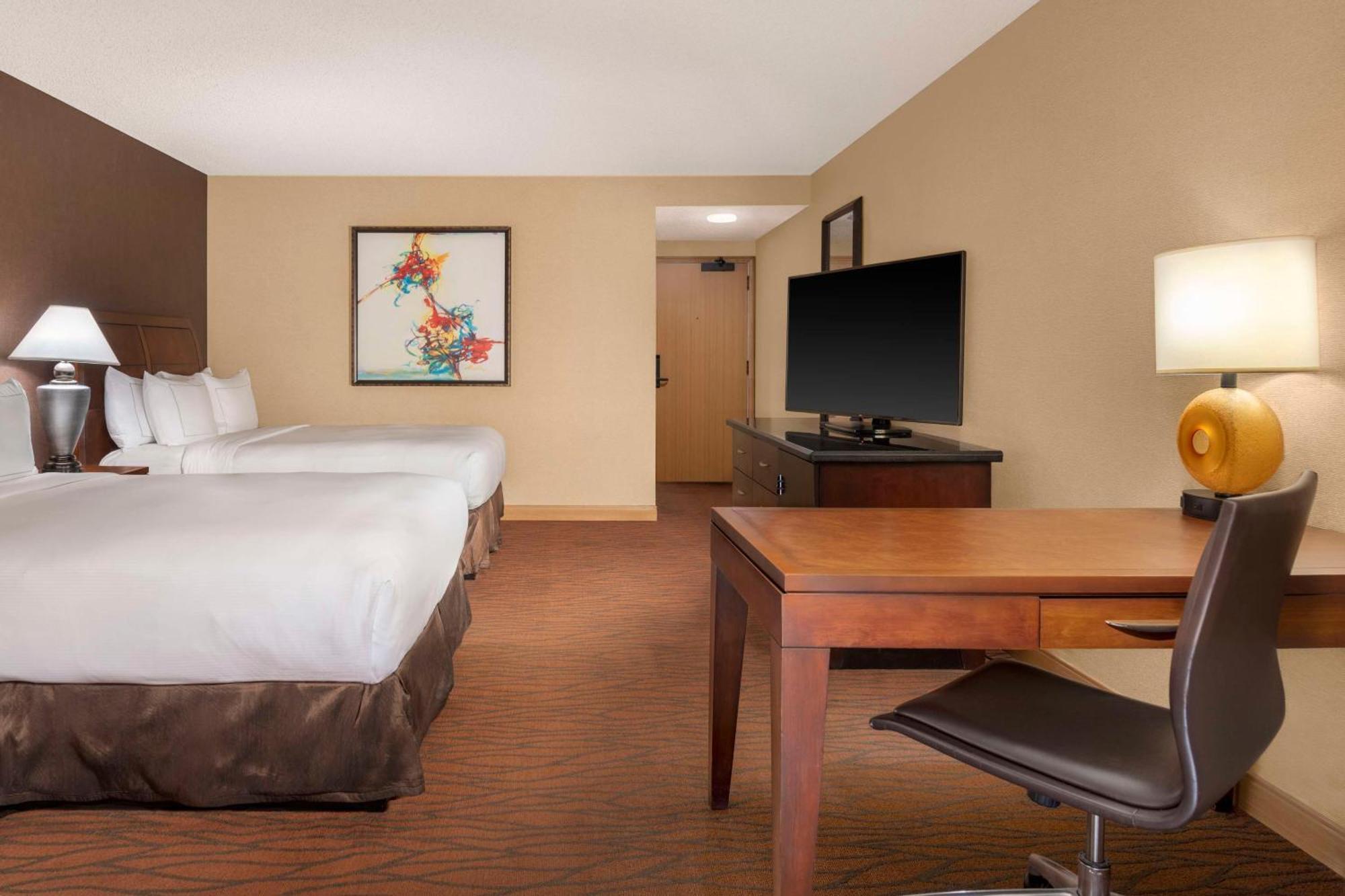 ฮิลตันออเรนจ์เคาน์ตี้ คอสตาเมซา โฮเต็ล Hotel ภายนอก รูปภาพ