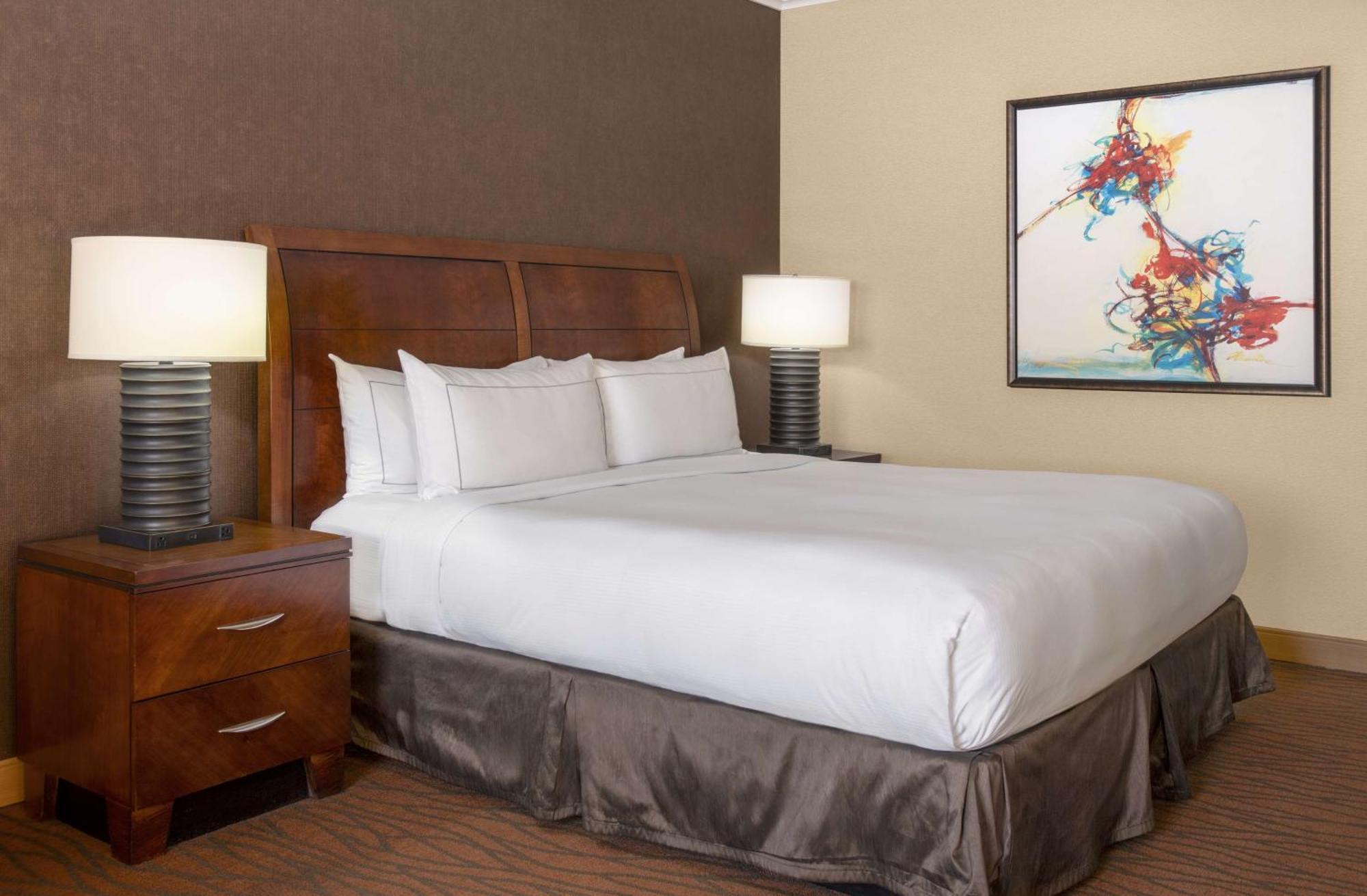ฮิลตันออเรนจ์เคาน์ตี้ คอสตาเมซา โฮเต็ล Hotel ภายนอก รูปภาพ