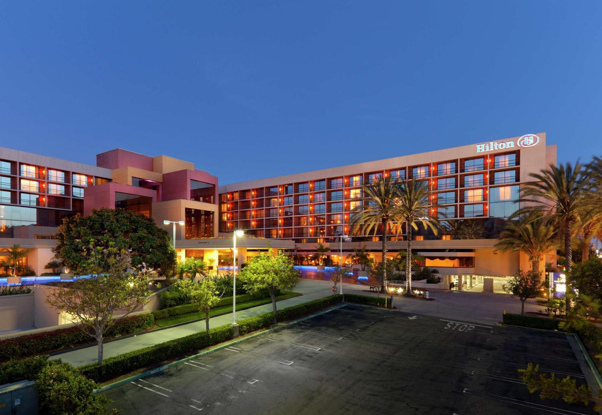 ฮิลตันออเรนจ์เคาน์ตี้ คอสตาเมซา โฮเต็ล Hotel ภายนอก รูปภาพ