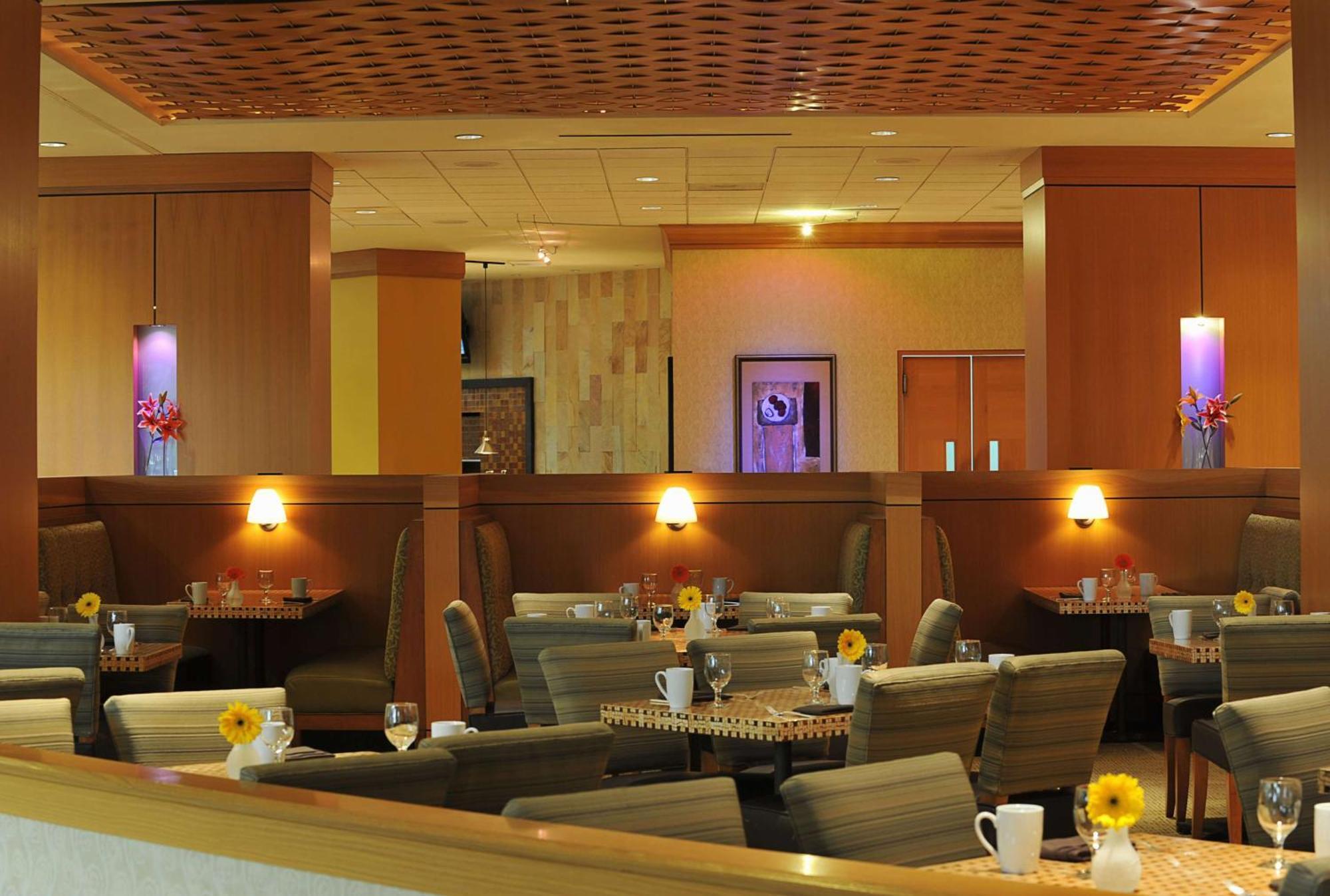 ฮิลตันออเรนจ์เคาน์ตี้ คอสตาเมซา โฮเต็ล Hotel ภายนอก รูปภาพ
